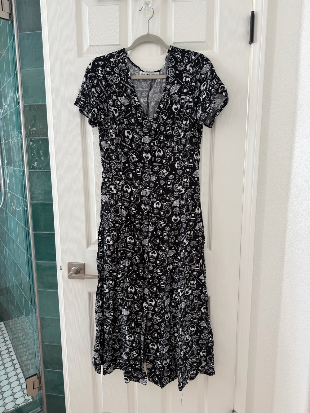 Black & White Goth Dress (10 AU)